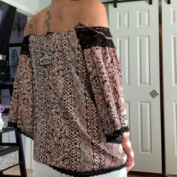 Cute fall top NWT. 😊 - Picture 4 of 4